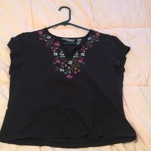 Black embroidered cropped tee